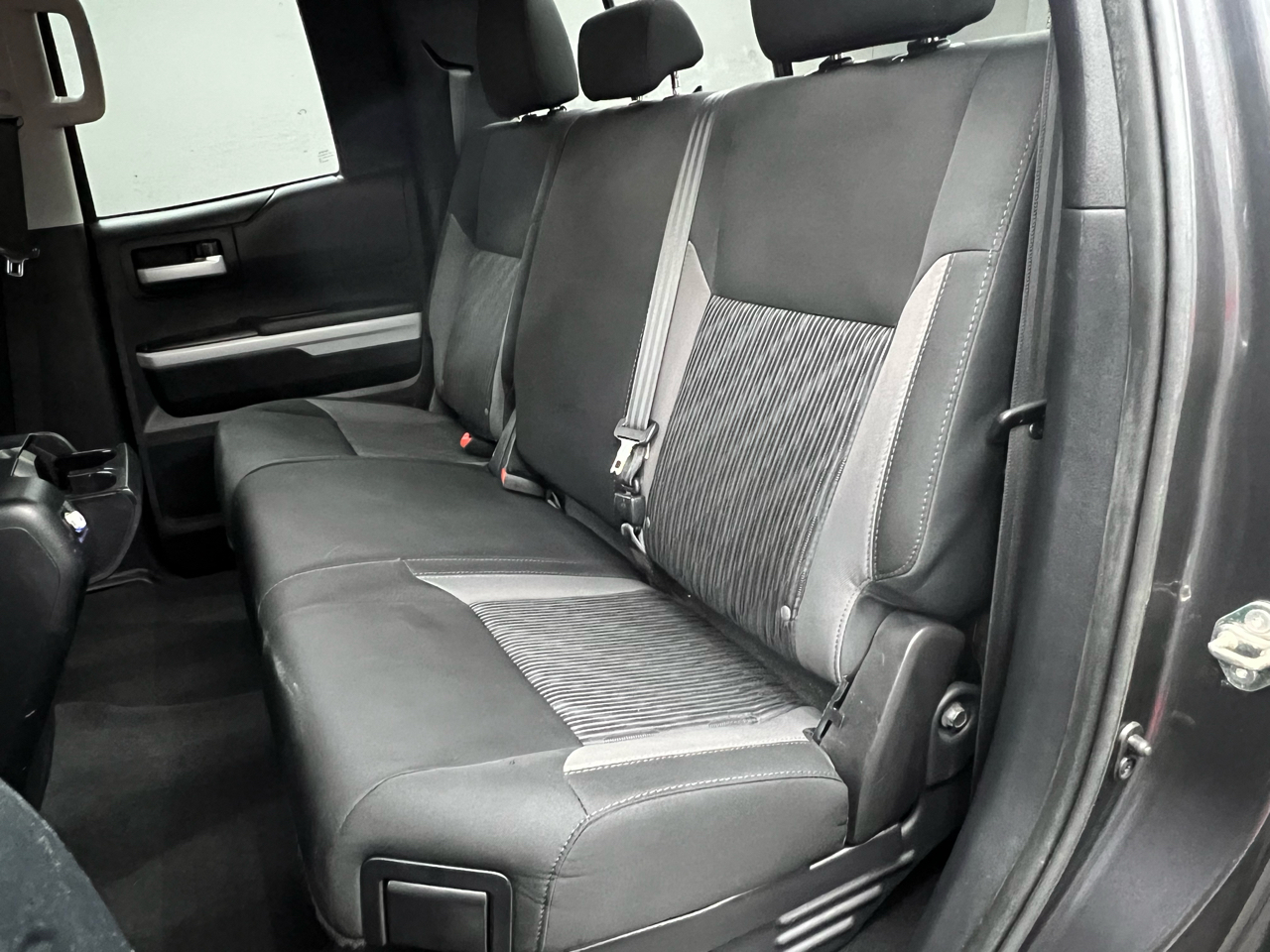 Toyota Tundra SR5 4.6L V8 Double Cab 2WD 2017 Toyota Tundra SR5 4.6L V8 Double Cab 2WD 2017