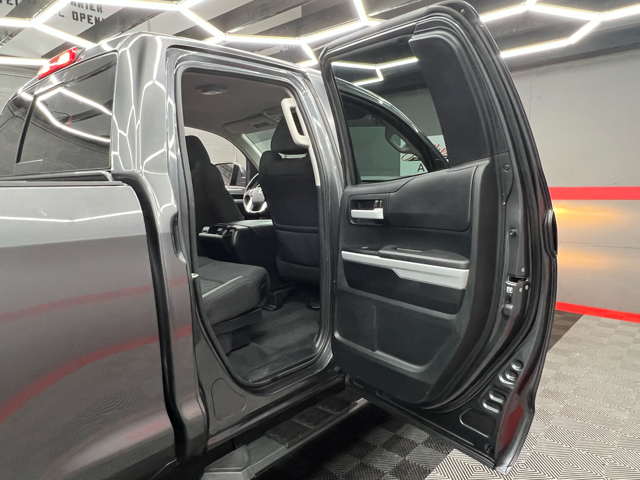 Toyota Tundra SR5 4.6L V8 Double Cab 2WD 2017 Toyota Tundra SR5 4.6L V8 Double Cab 2WD 2017