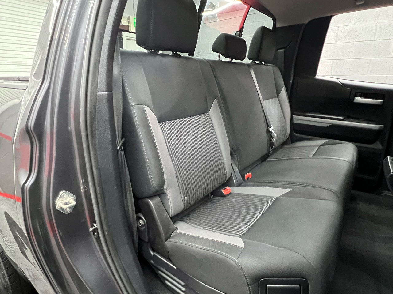 Toyota Tundra SR5 4.6L V8 Double Cab 2WD 2017 Toyota Tundra SR5 4.6L V8 Double Cab 2WD 2017