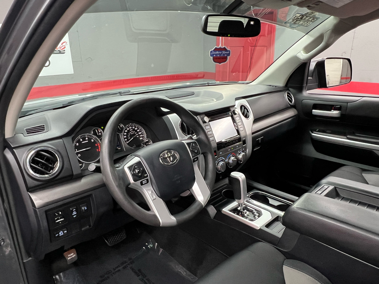 Toyota Tundra SR5 4.6L V8 Double Cab 2WD 2017 Toyota Tundra SR5 4.6L V8 Double Cab 2WD 2017
