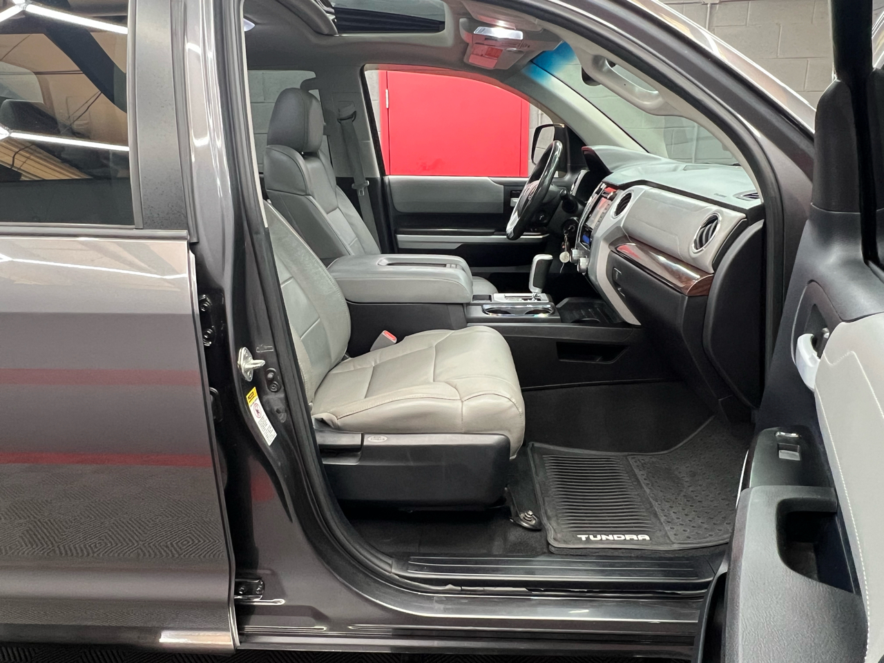 Toyota Tundra Limited 5.7L FFV CrewMax 4WD 2015