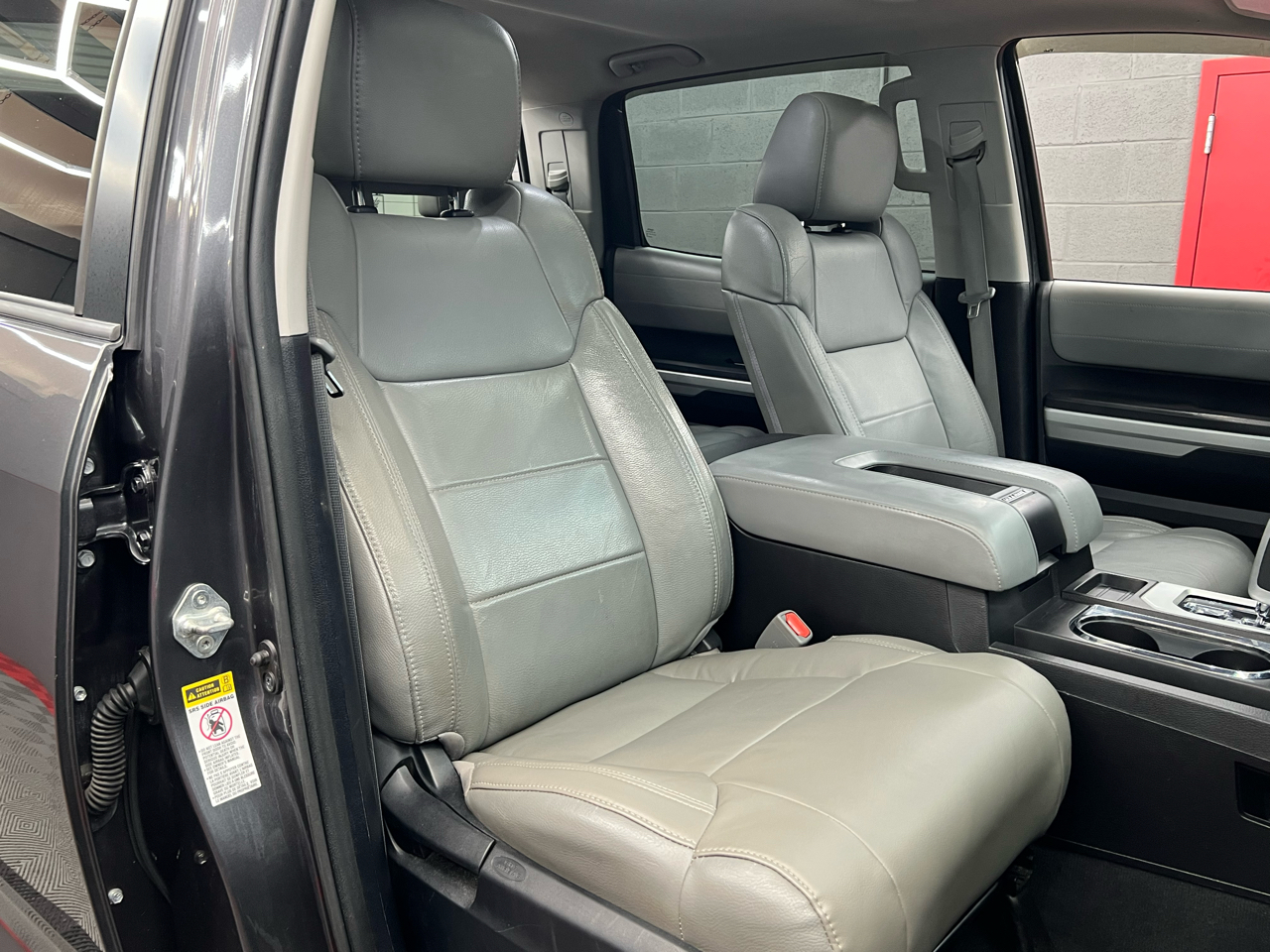 Toyota Tundra Limited 5.7L FFV CrewMax 4WD 2015