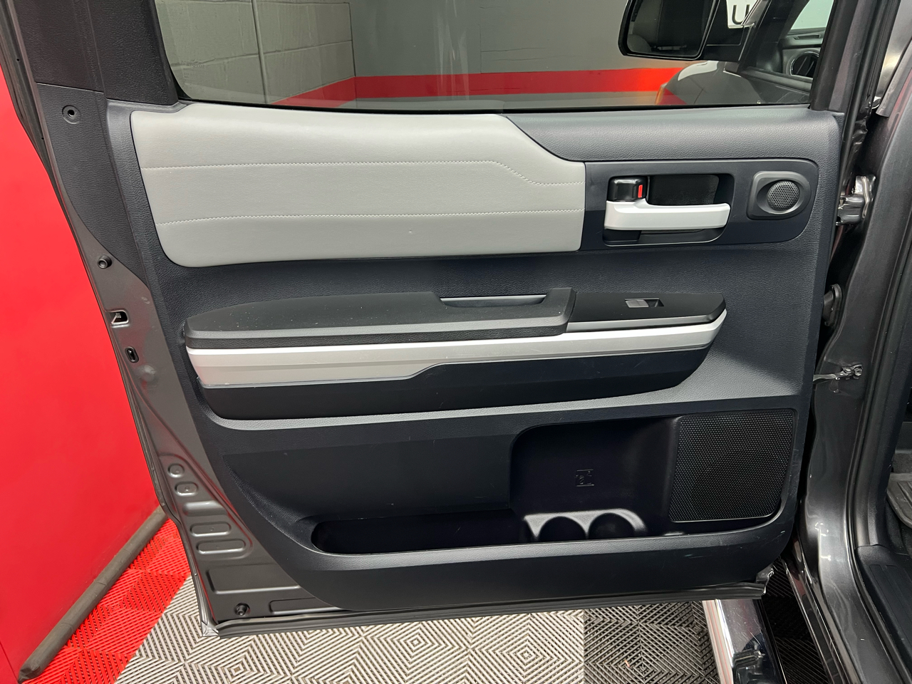 Toyota Tundra Limited 5.7L FFV CrewMax 4WD 2015