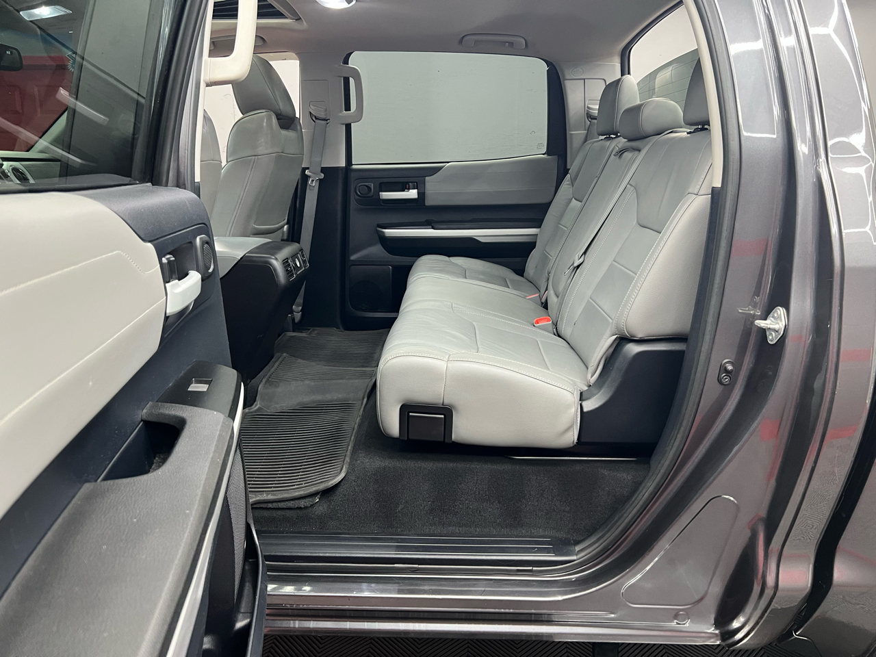 Toyota Tundra Limited 5.7L FFV CrewMax 4WD 2015