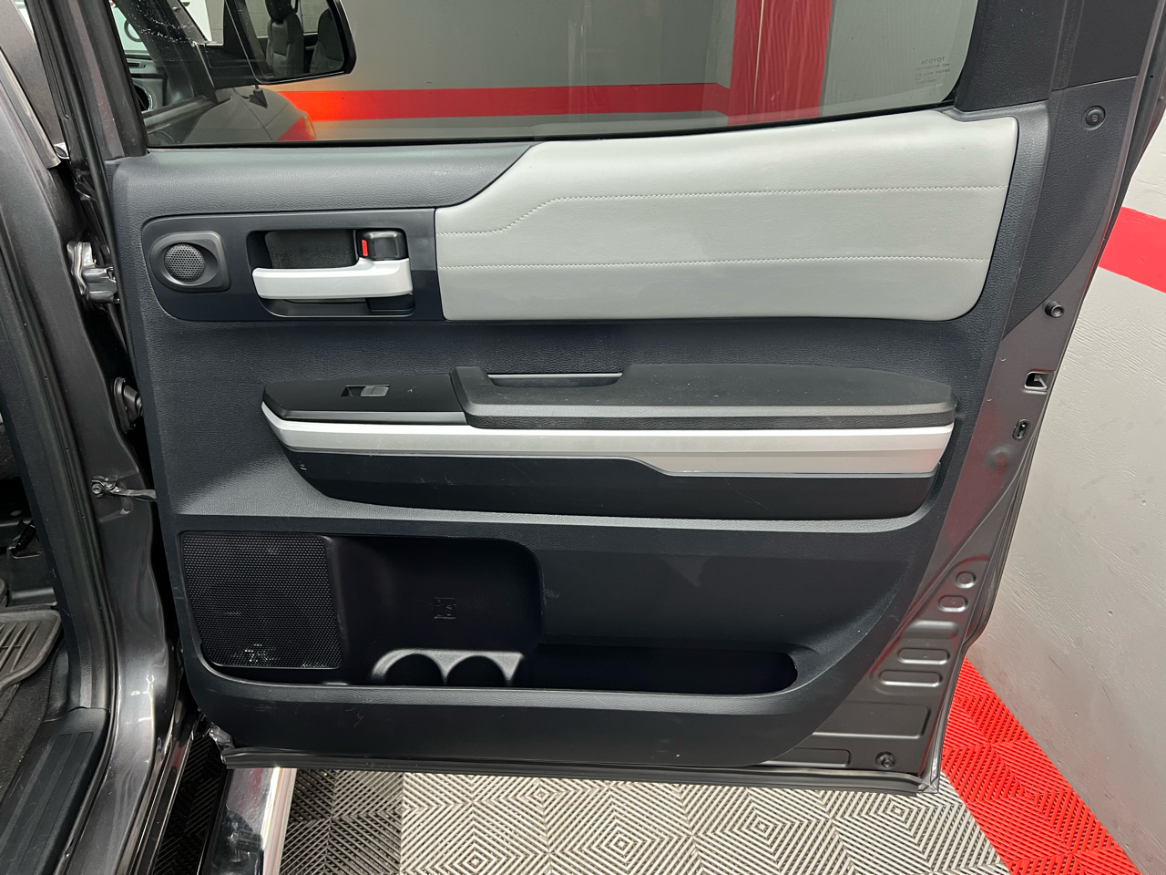 Toyota Tundra Limited 5.7L FFV CrewMax 4WD 2015