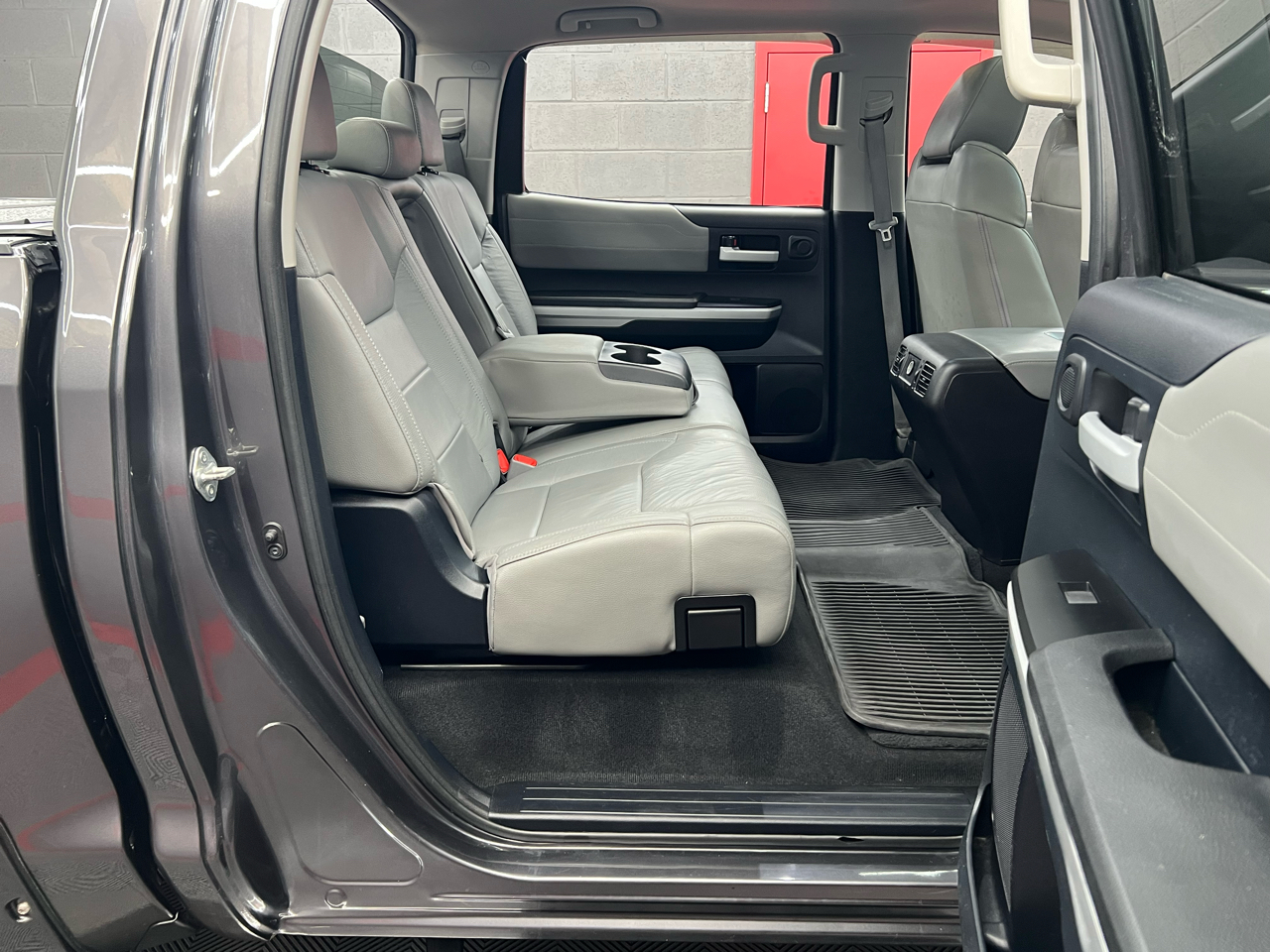 Toyota Tundra Limited 5.7L FFV CrewMax 4WD 2015