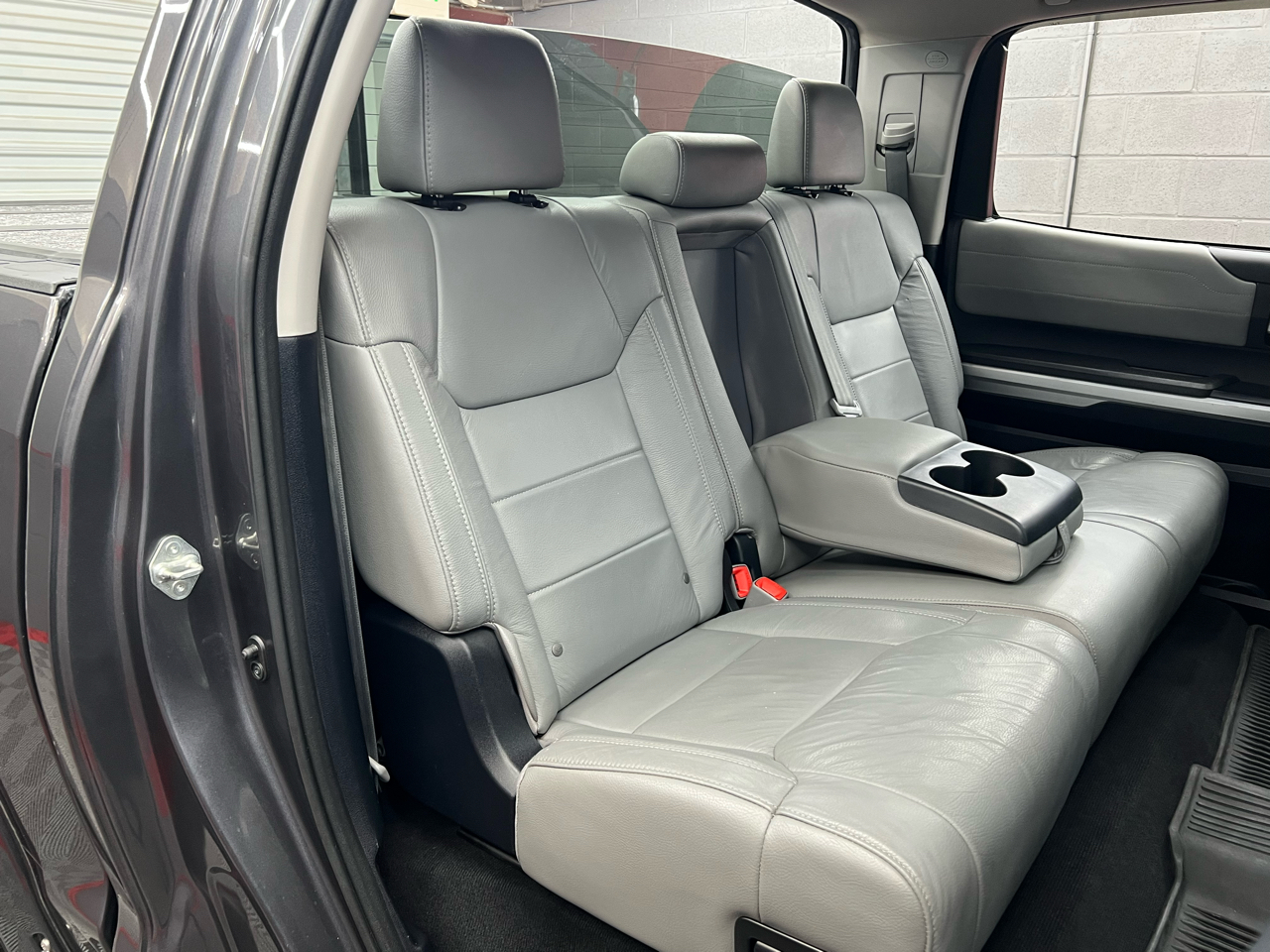 Toyota Tundra Limited 5.7L FFV CrewMax 4WD 2015