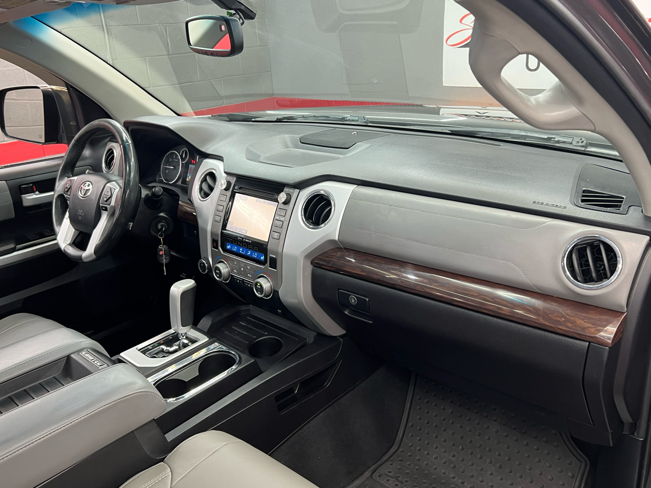 Toyota Tundra Limited 5.7L FFV CrewMax 4WD 2015