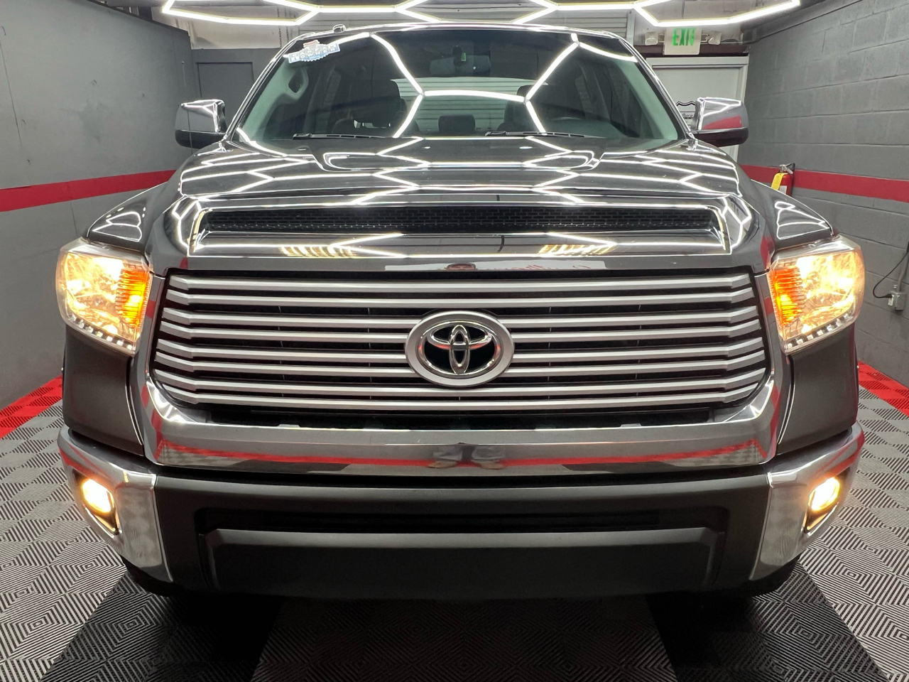 Toyota Tundra Limited 5.7L FFV CrewMax 4WD 2015