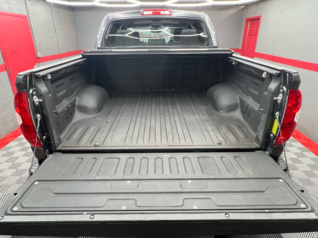 Toyota Tundra Limited 5.7L FFV CrewMax 4WD 2015