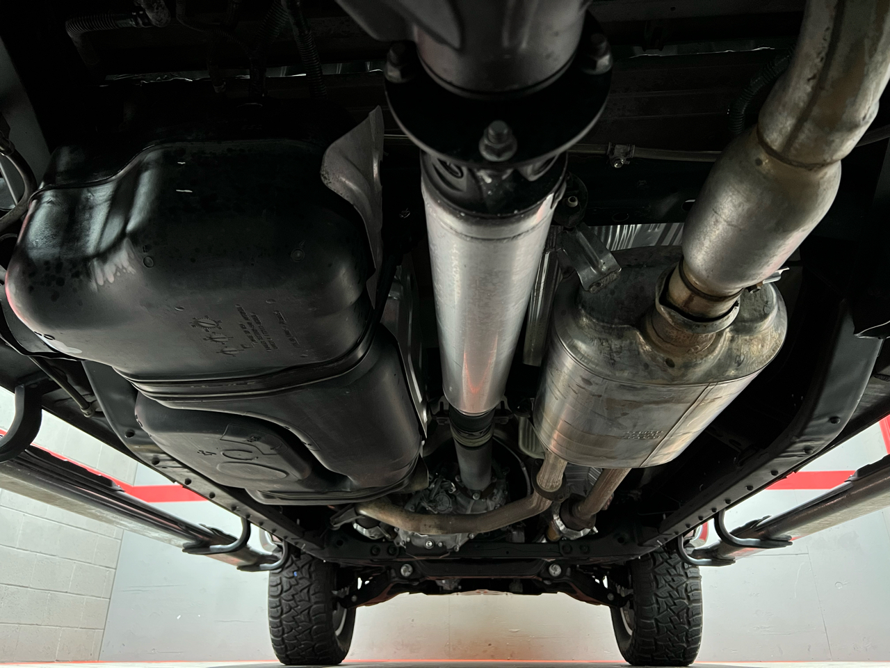 Toyota Tundra Limited 5.7L FFV CrewMax 4WD 2015