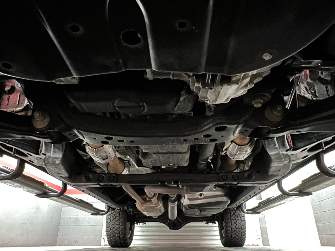 Toyota Tundra Limited 5.7L FFV CrewMax 4WD 2015