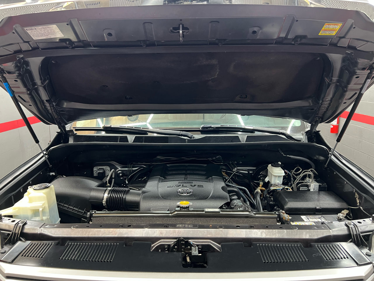 Toyota Tundra Limited 5.7L FFV CrewMax 4WD 2015