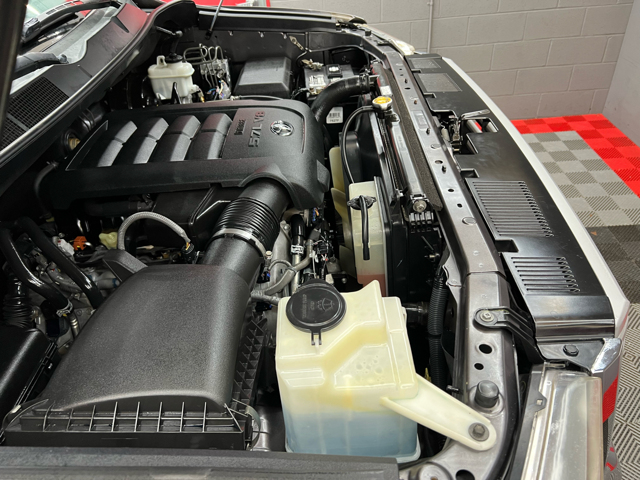 Toyota Tundra Limited 5.7L FFV CrewMax 4WD 2015