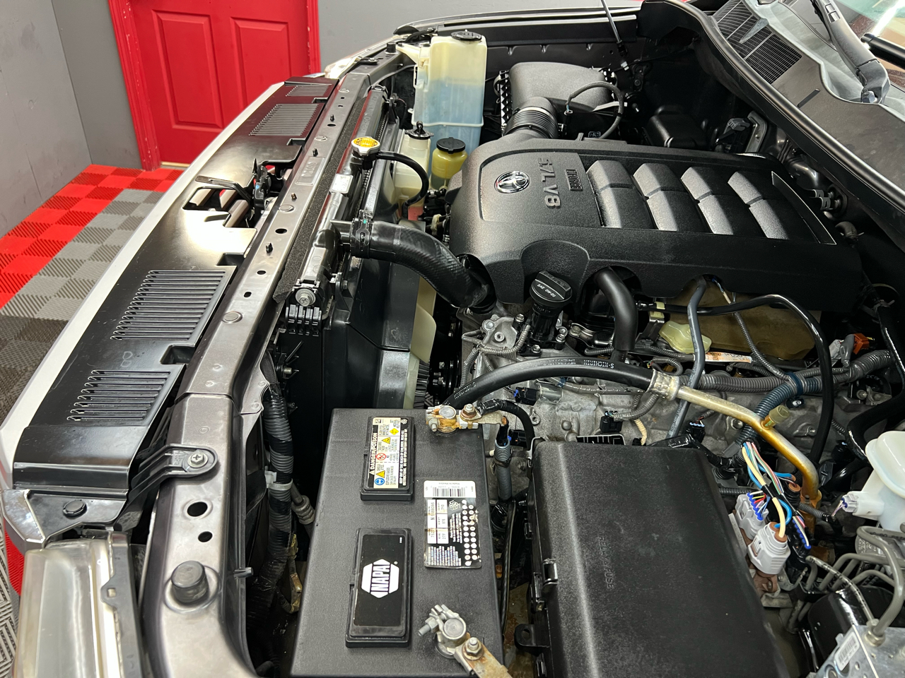 Toyota Tundra Limited 5.7L FFV CrewMax 4WD 2015