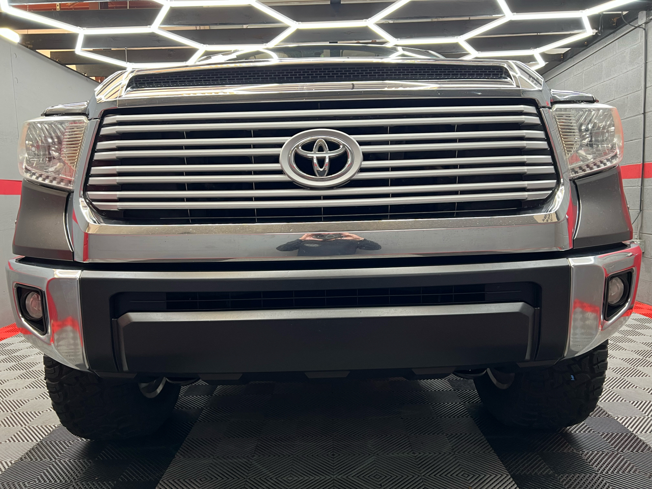 Toyota Tundra Limited 5.7L FFV CrewMax 4WD 2015