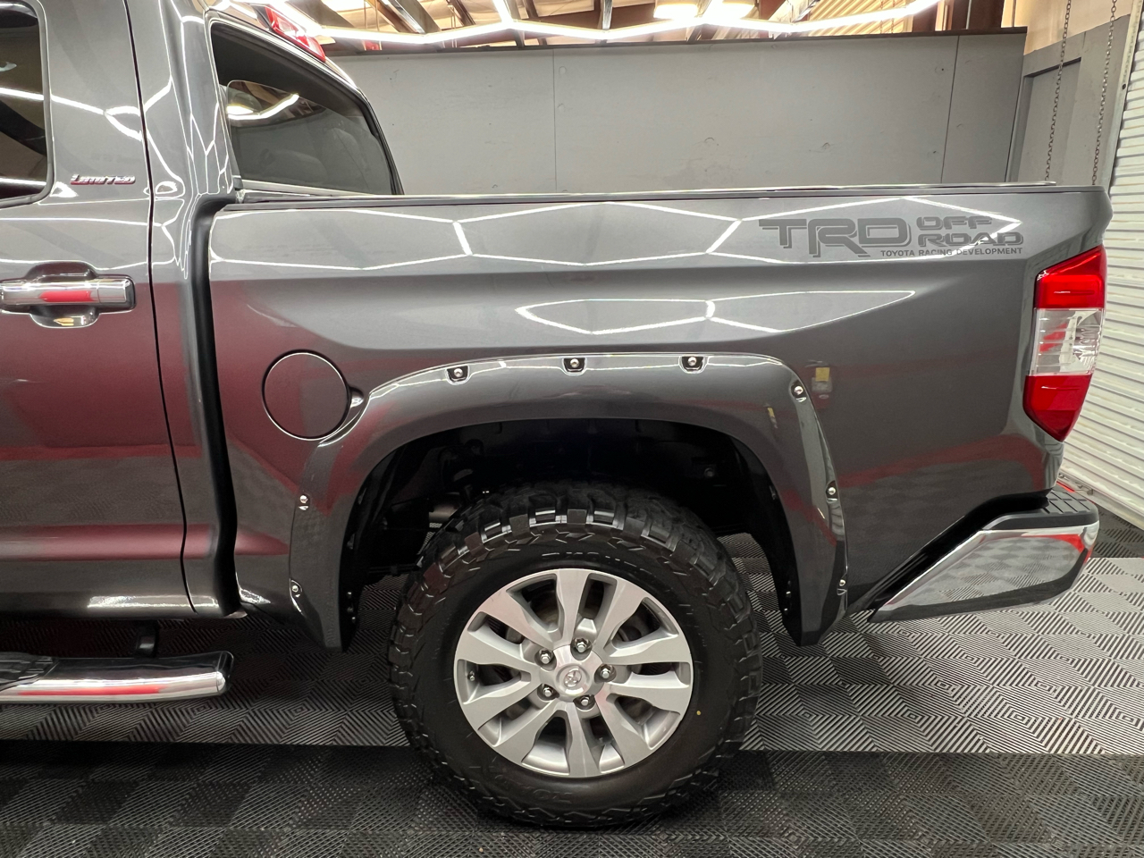 Toyota Tundra Limited 5.7L FFV CrewMax 4WD 2015