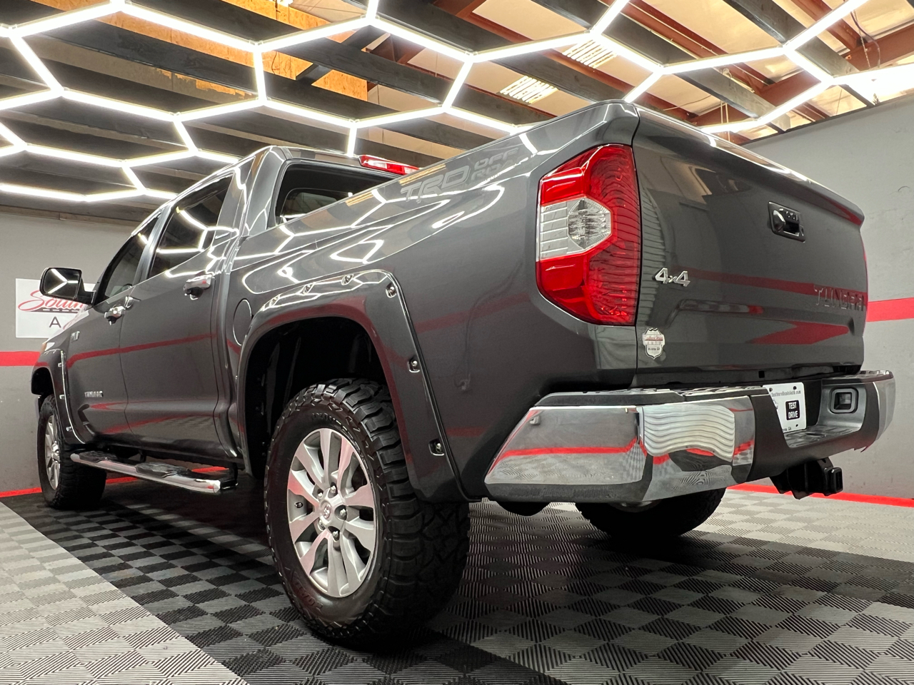 Toyota Tundra Limited 5.7L FFV CrewMax 4WD 2015