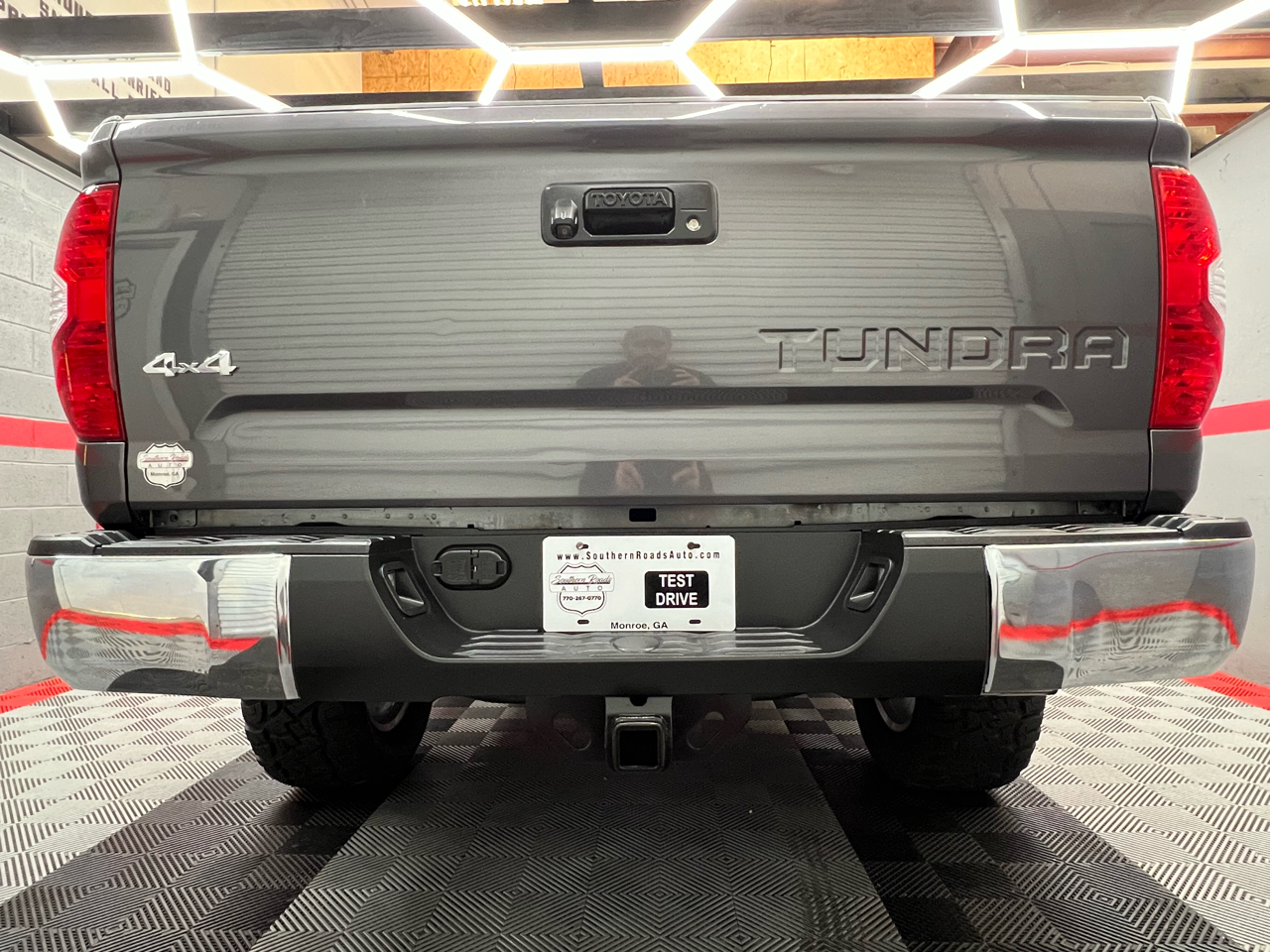 Toyota Tundra Limited 5.7L FFV CrewMax 4WD 2015