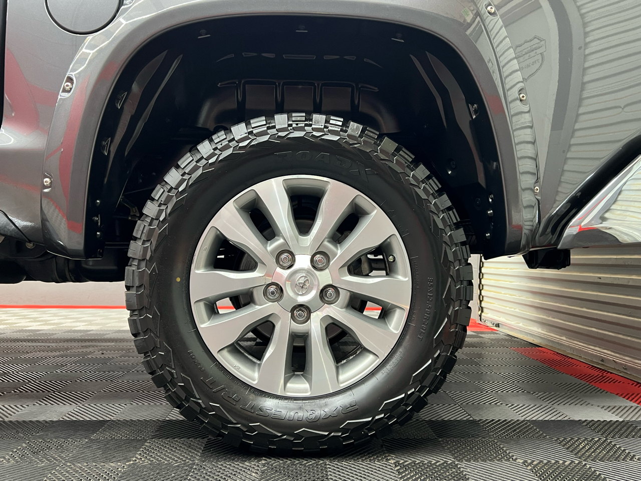 Toyota Tundra Limited 5.7L FFV CrewMax 4WD 2015