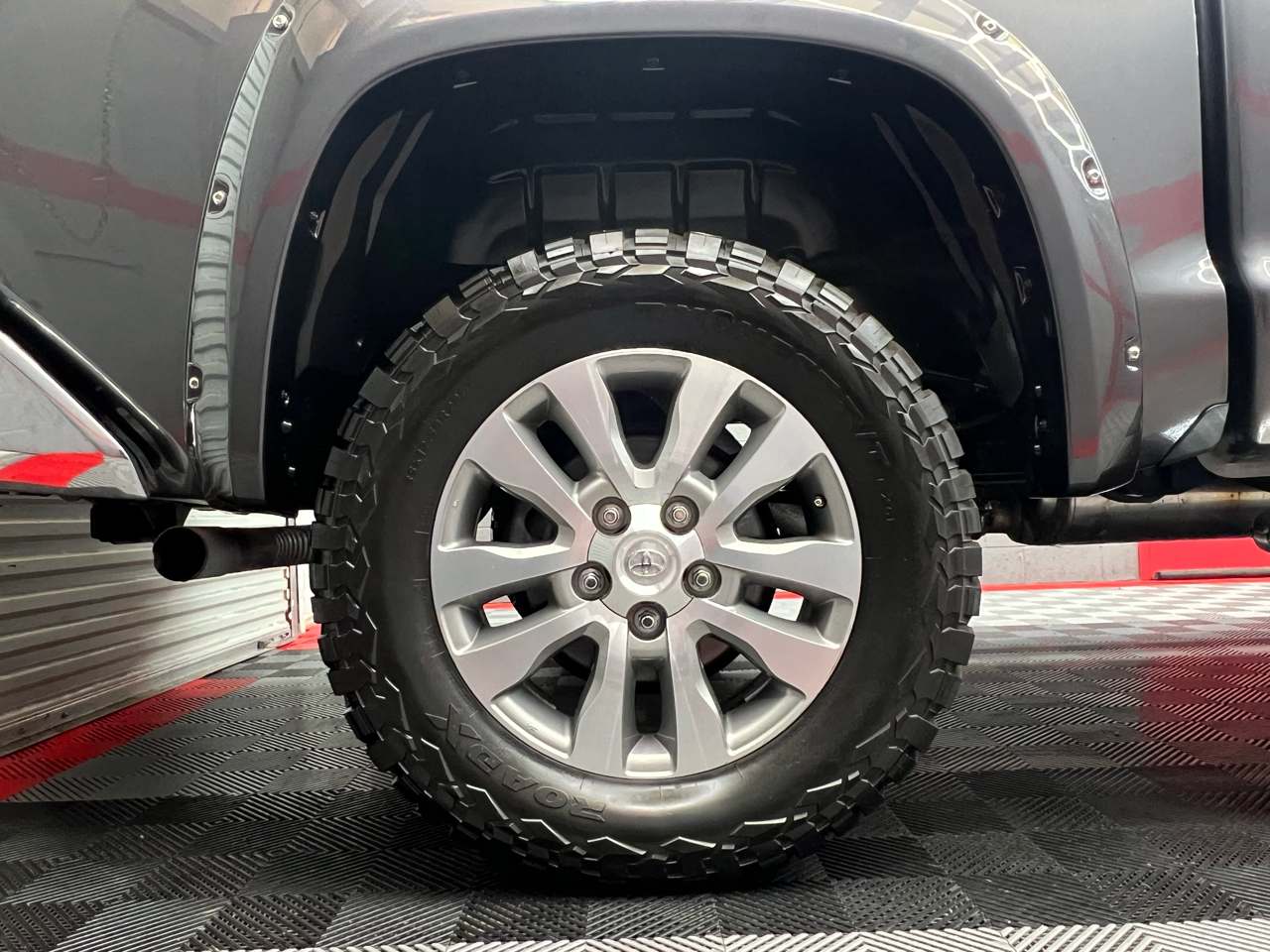 Toyota Tundra Limited 5.7L FFV CrewMax 4WD 2015