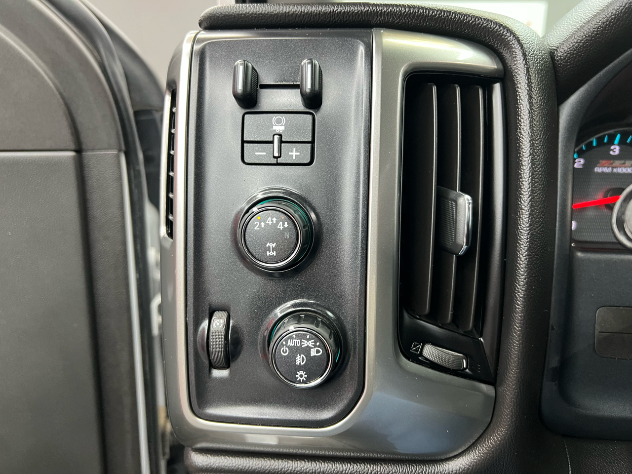 Chevrolet Silverado 2500HD LT Crew Cab Long Box 4WD 2019