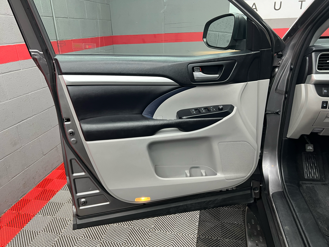 Toyota Highlander XLE FWD V6 2018