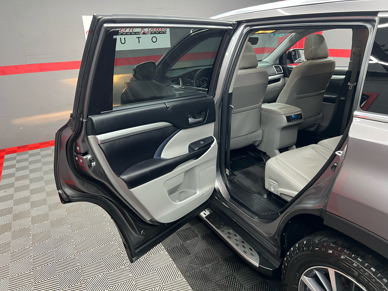 Toyota Highlander XLE FWD V6 2018