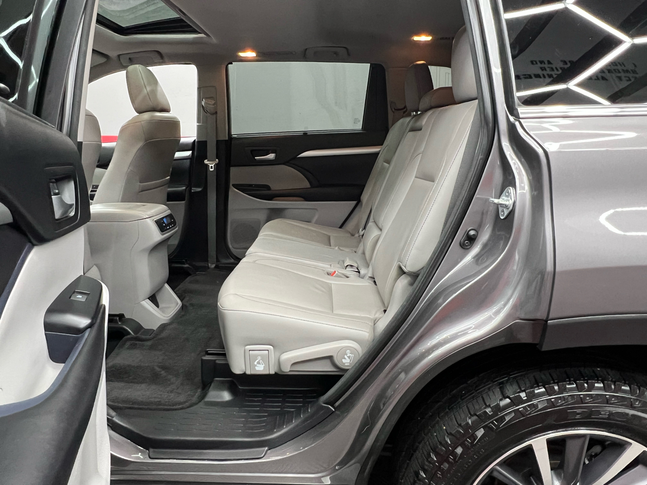 Toyota Highlander XLE FWD V6 2018