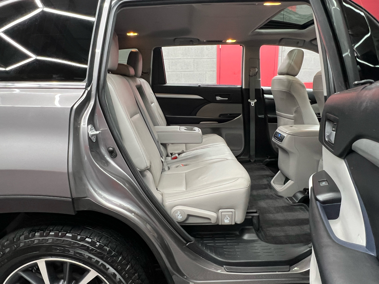 Toyota Highlander XLE FWD V6 2018