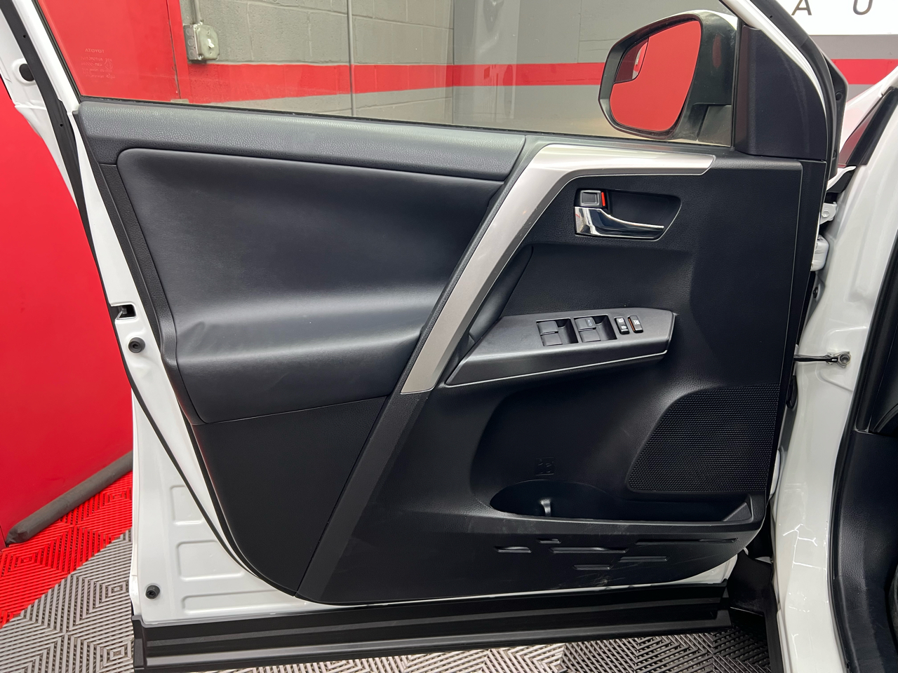 Toyota RAV4 XLE FWD 2016