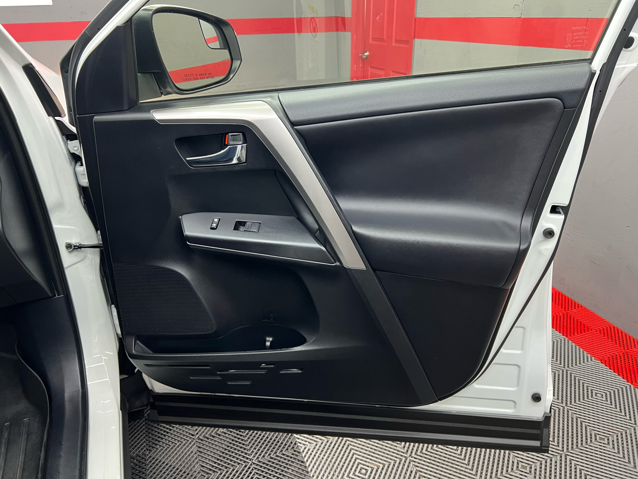 Toyota RAV4 XLE FWD 2016