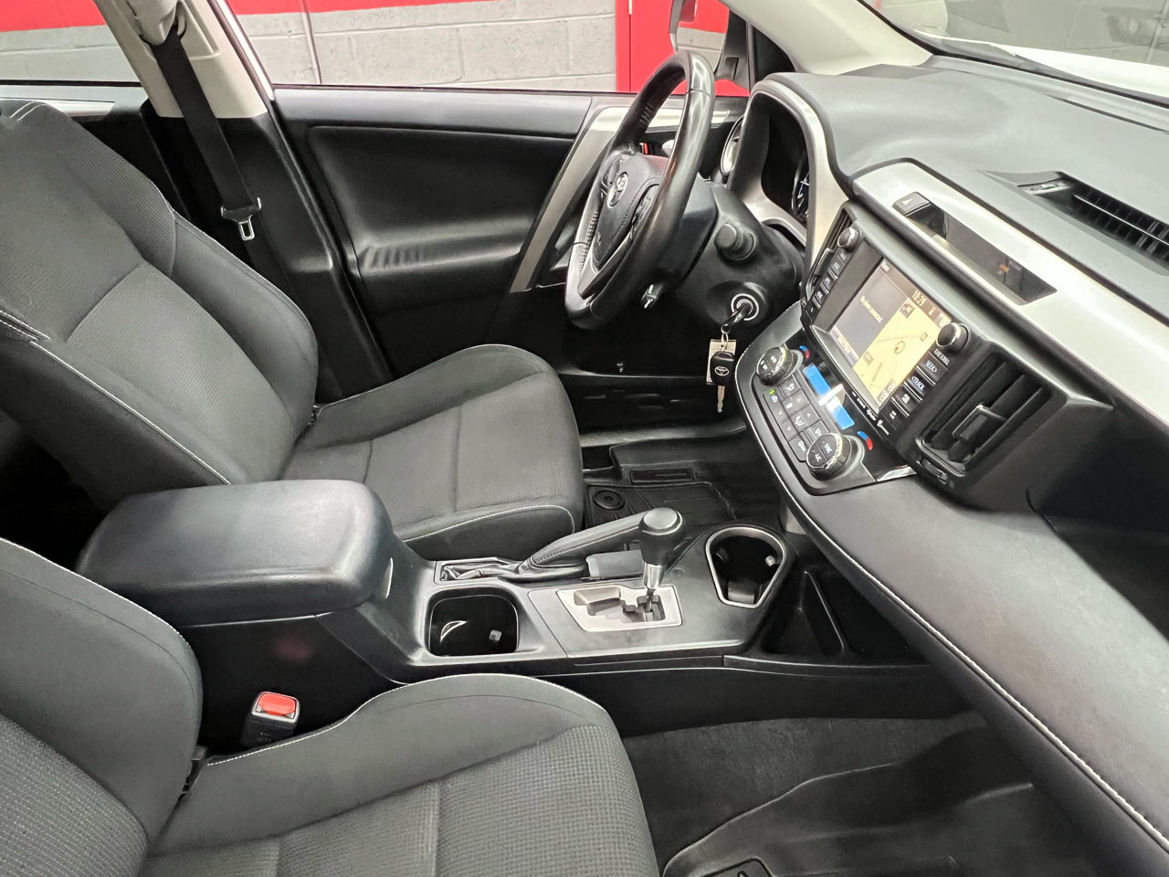 Toyota RAV4 XLE FWD 2016