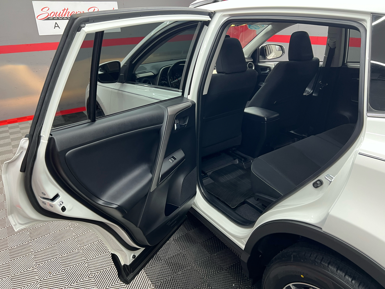 Toyota RAV4 XLE FWD 2016