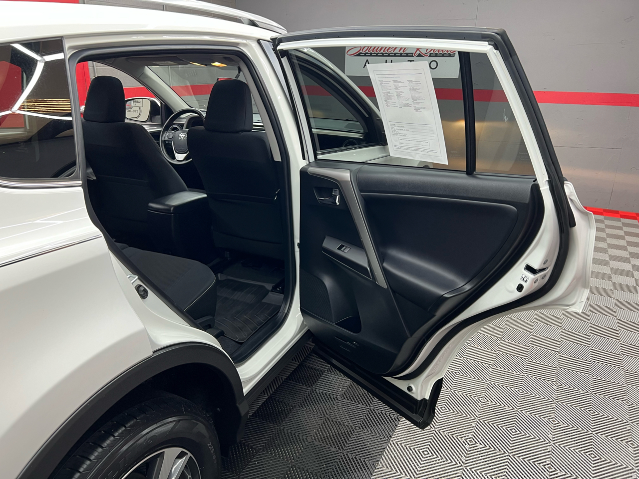 Toyota RAV4 XLE FWD 2016