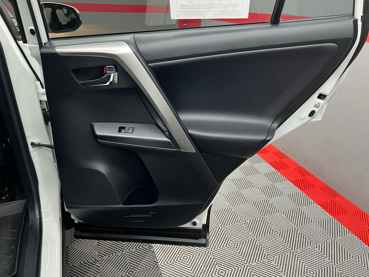 Toyota RAV4 XLE FWD 2016