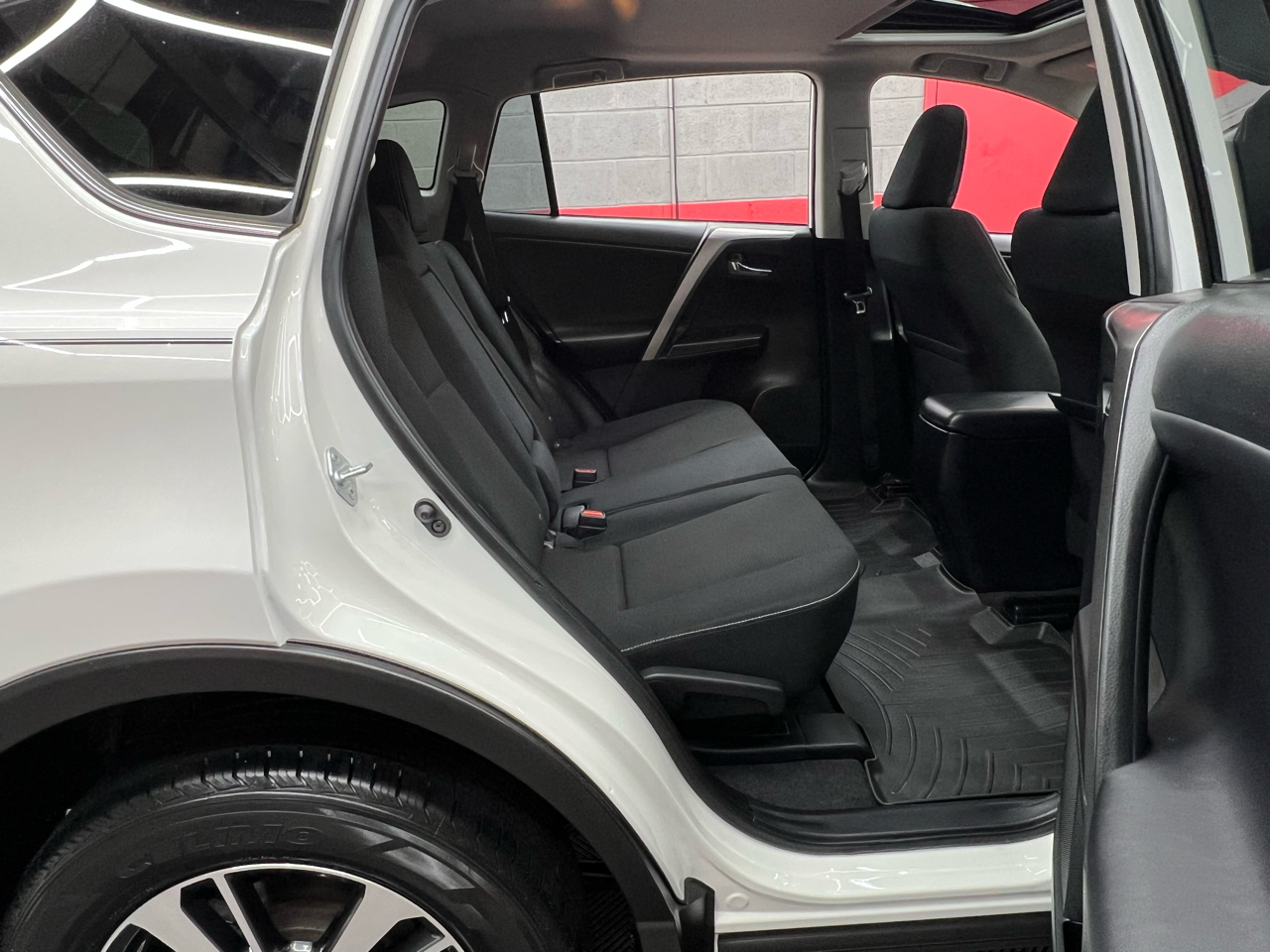 Toyota RAV4 XLE FWD 2016