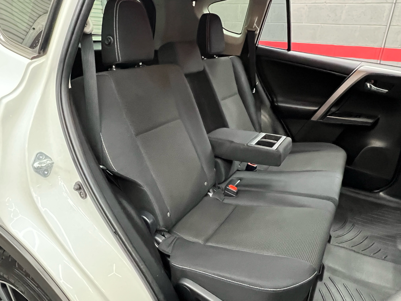 Toyota RAV4 XLE FWD 2016