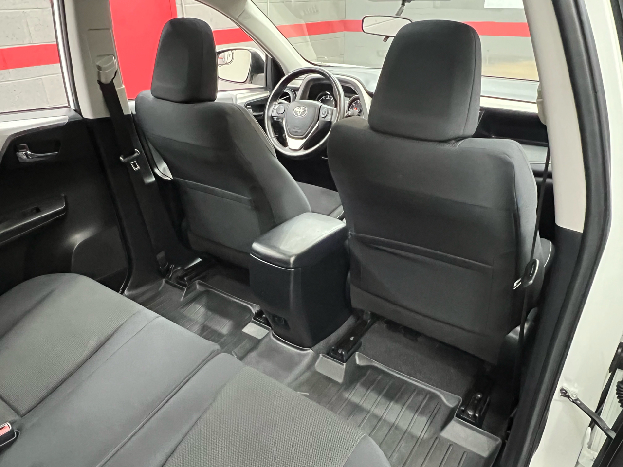 Toyota RAV4 XLE FWD 2016