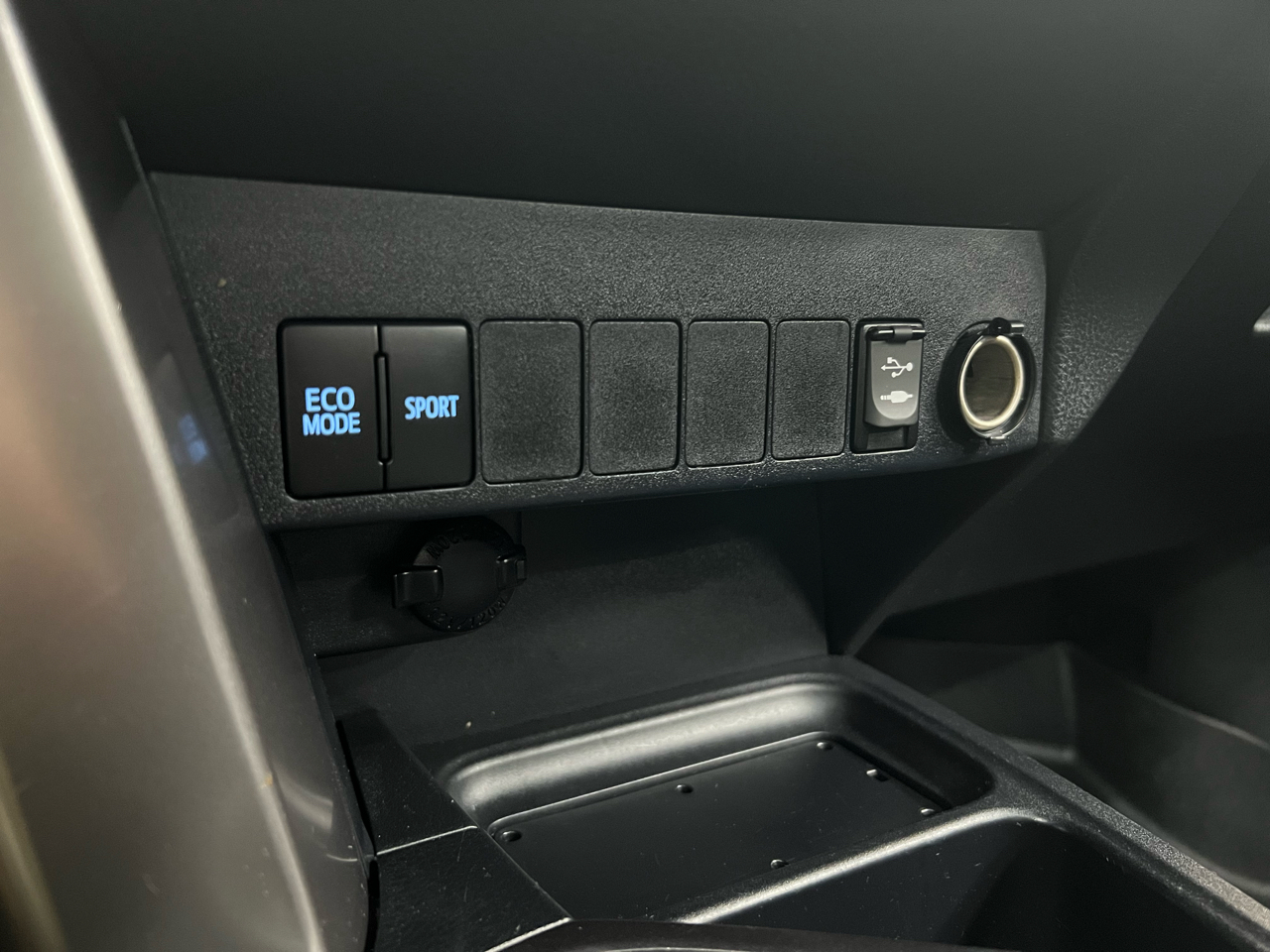 Toyota RAV4 XLE FWD 2016