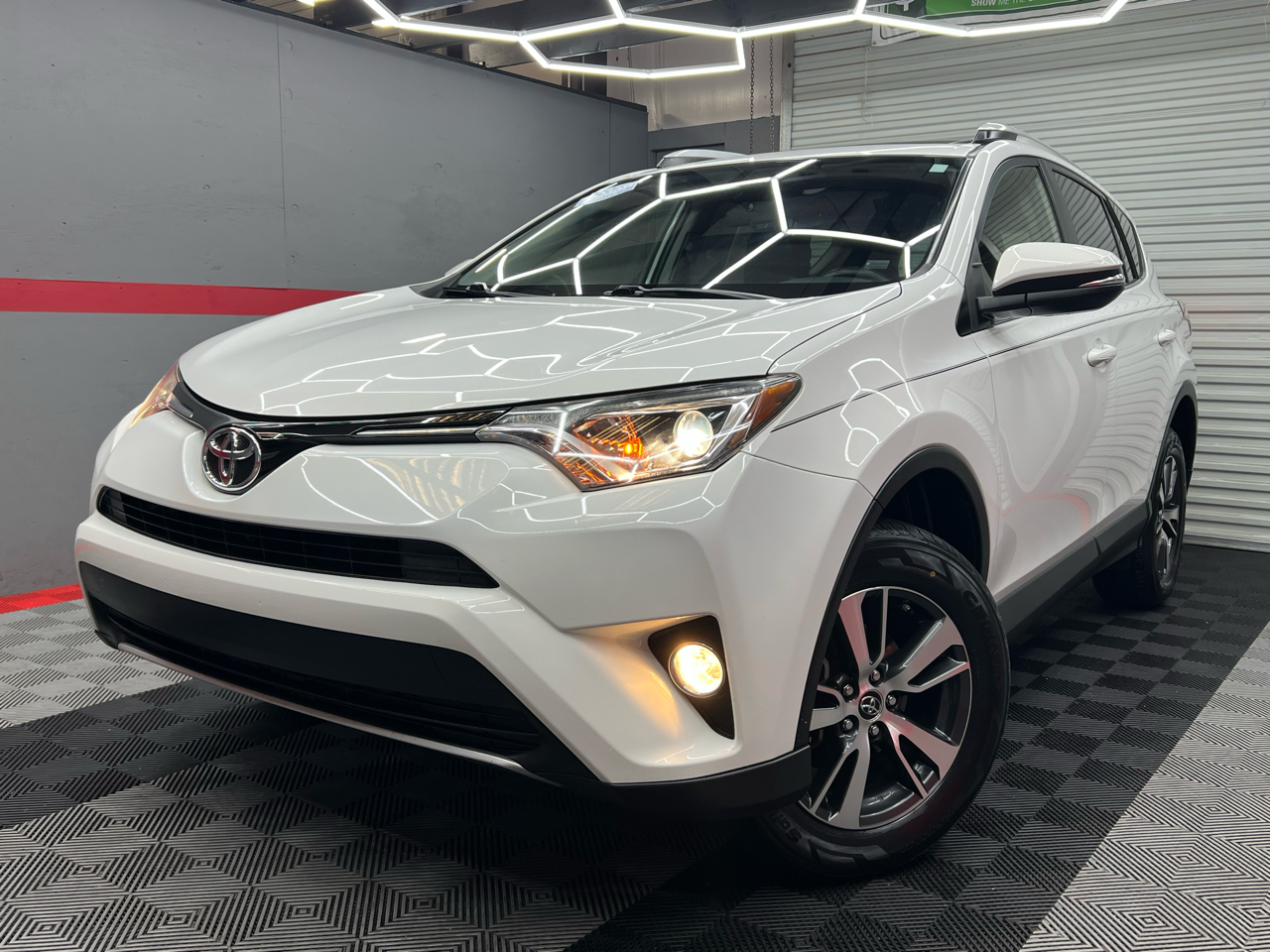 Toyota RAV4 XLE FWD 2016