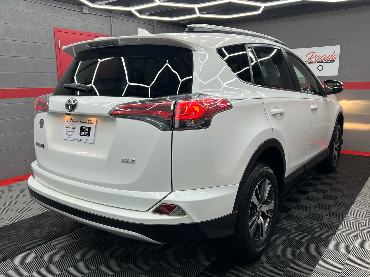 Toyota RAV4 XLE FWD 2016