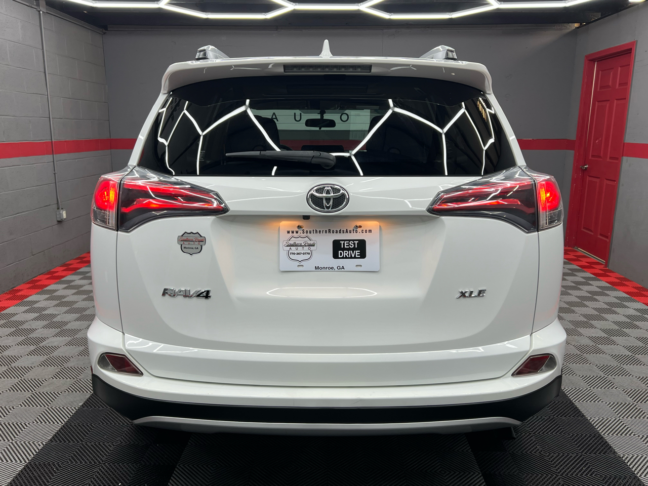 Toyota RAV4 XLE FWD 2016