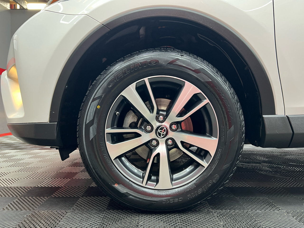 Toyota RAV4 XLE FWD 2016