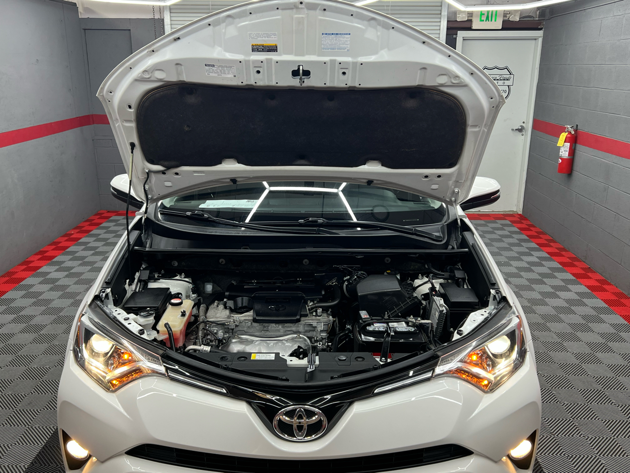 Toyota RAV4 XLE FWD 2016