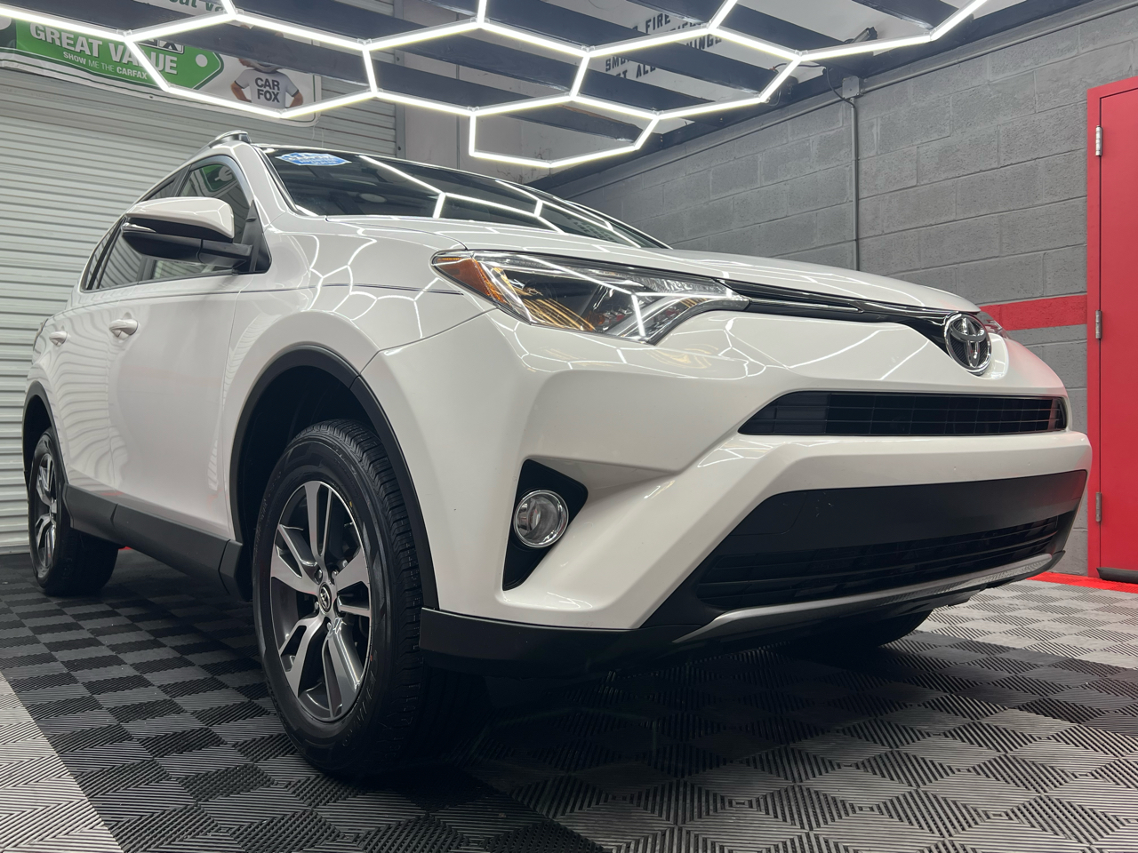 Toyota RAV4 XLE FWD 2016