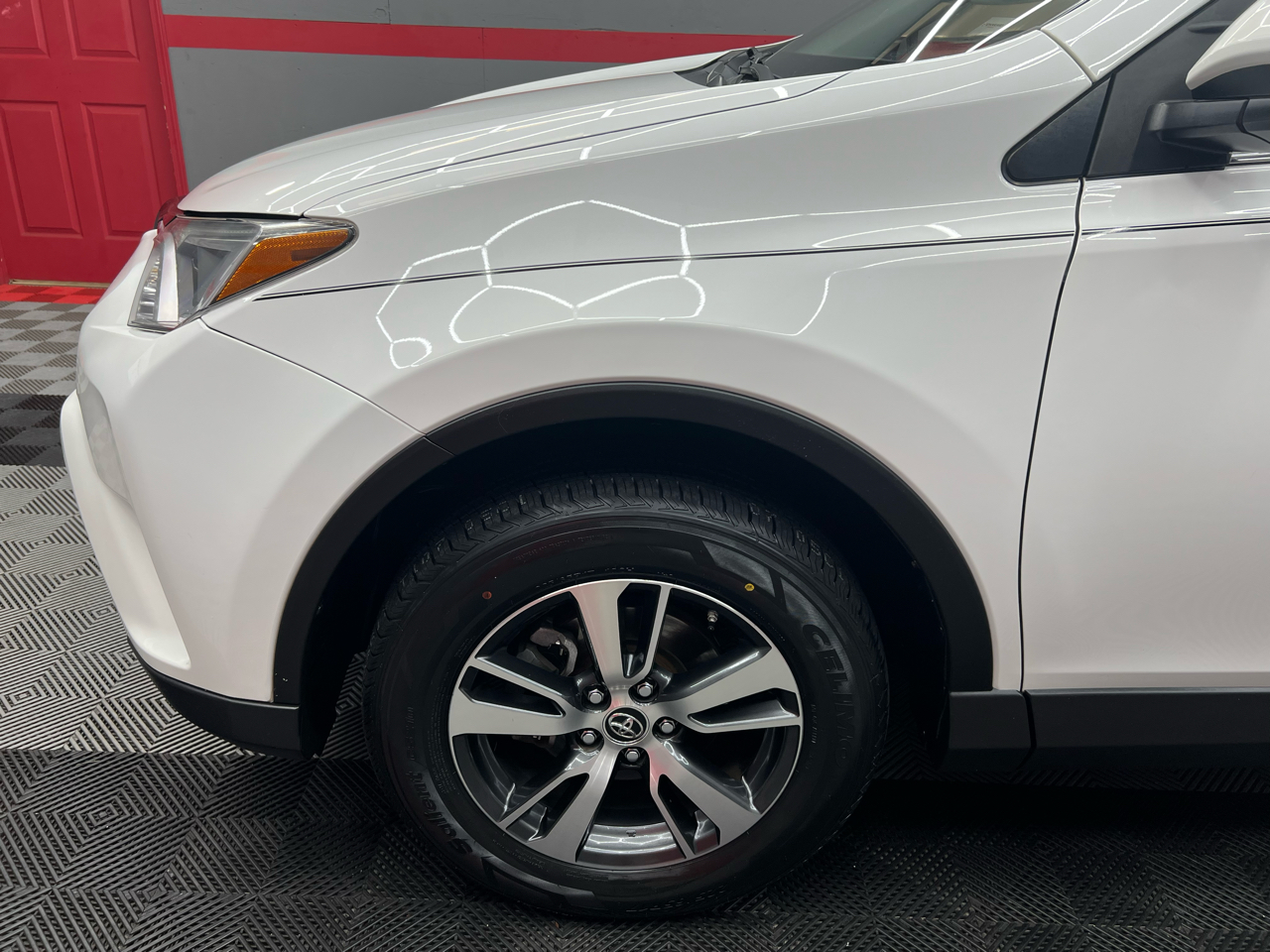 Toyota RAV4 XLE FWD 2016