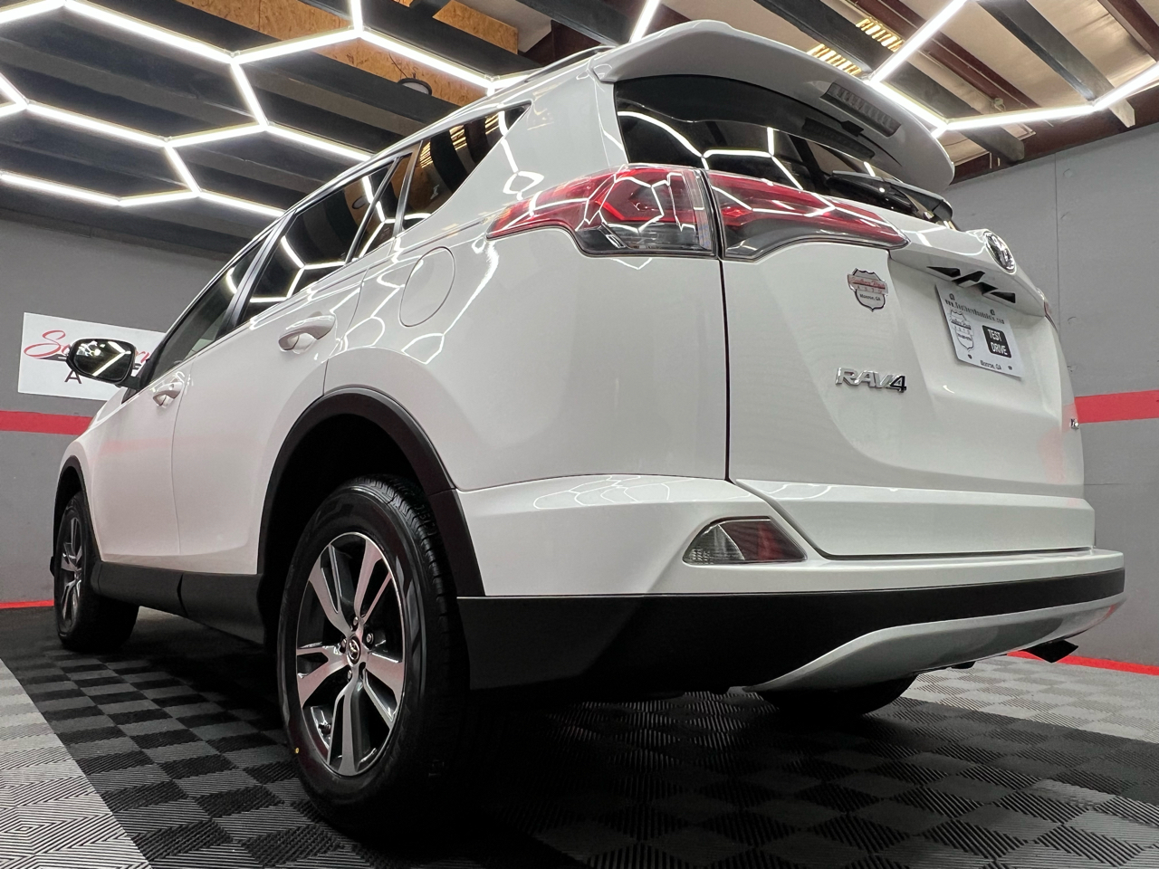 Toyota RAV4 XLE FWD 2016