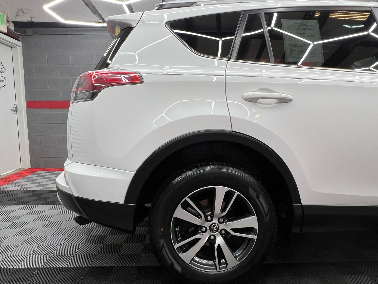 Toyota RAV4 XLE FWD 2016