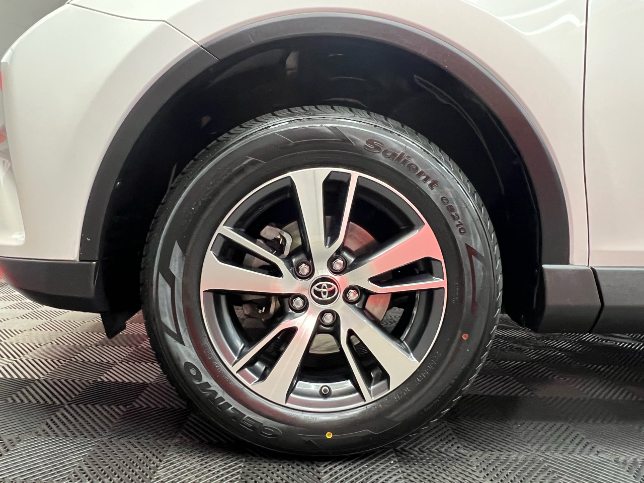 Toyota RAV4 XLE FWD 2016